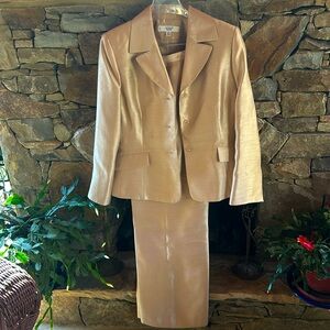 Le Suit Women's Pantsuit in Shimmering Gold